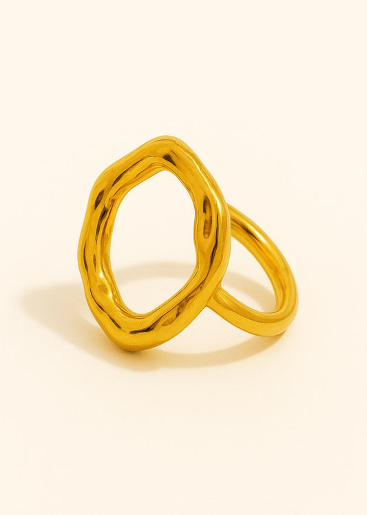 Anillo moderno y geométrico